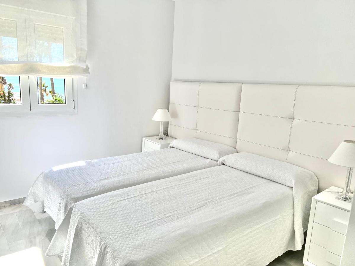 Mi Capricho 170 Beachfront Apartment Sitio de Calahonda Екстер'єр фото