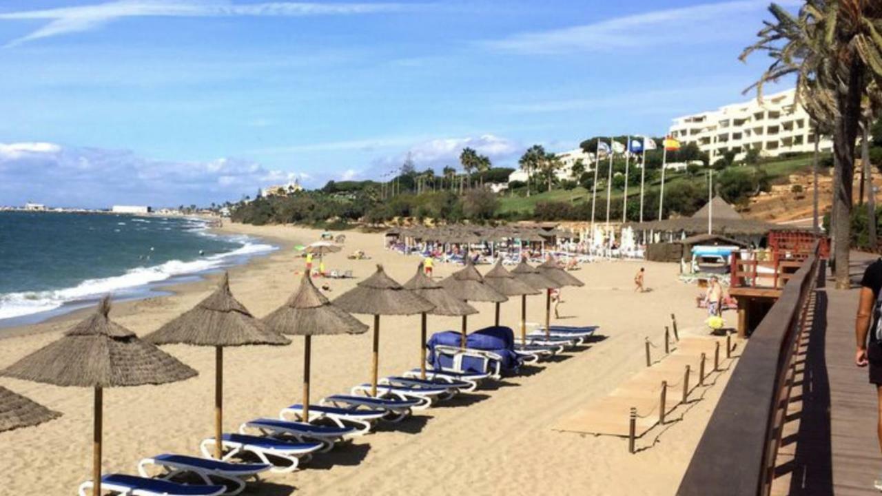 Mi Capricho 170 Beachfront Apartment Sitio de Calahonda Екстер'єр фото