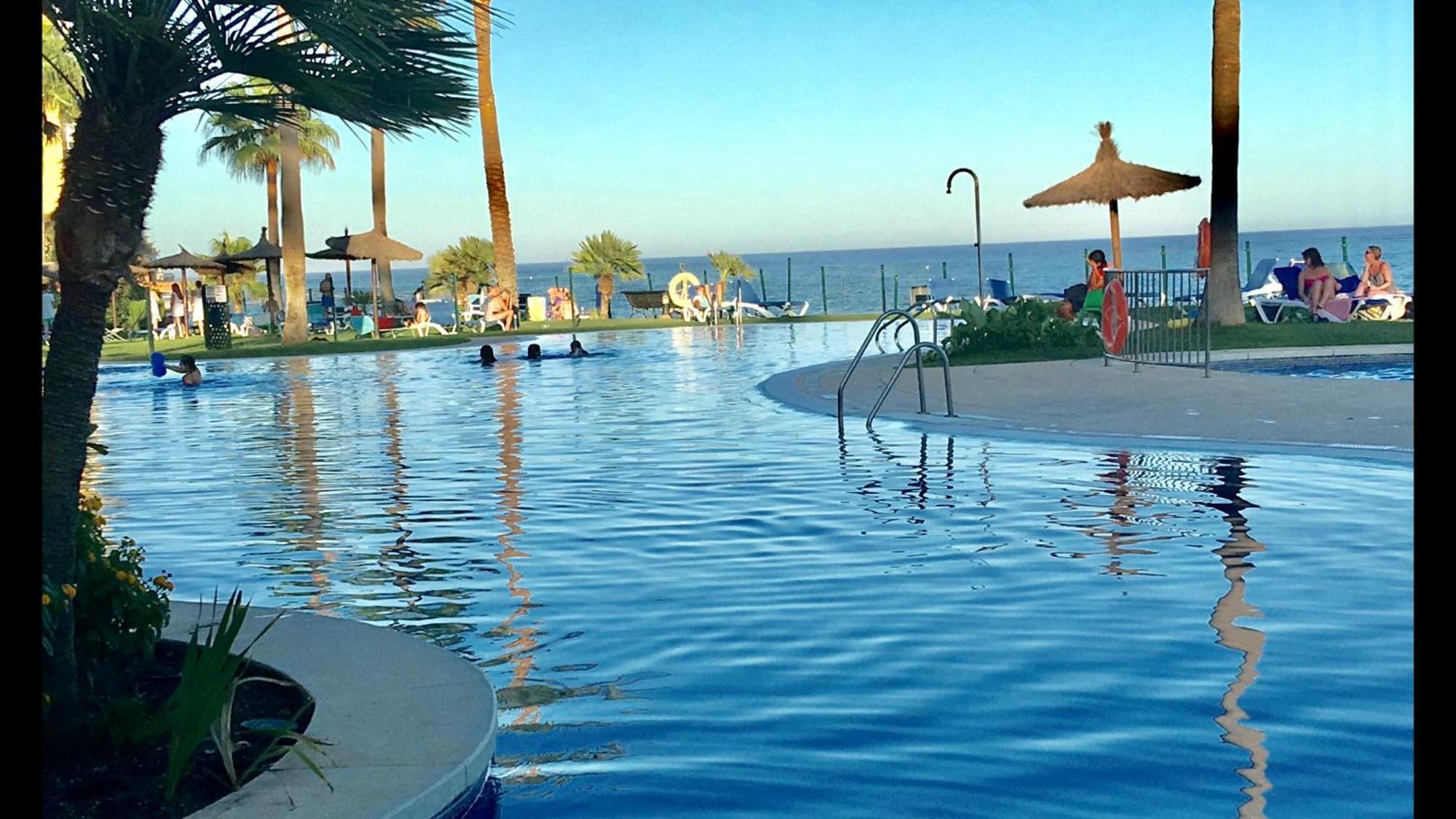 Mi Capricho 170 Beachfront Apartment Sitio de Calahonda Екстер'єр фото