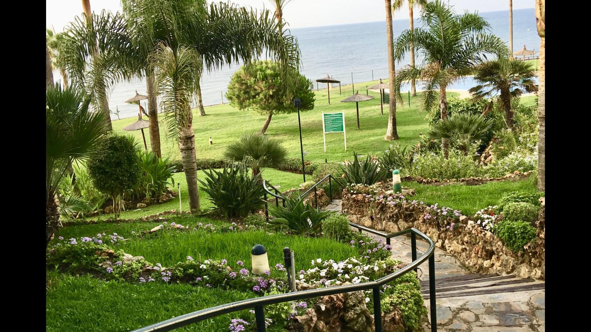 Mi Capricho 170 Beachfront Apartment Sitio de Calahonda Екстер'єр фото